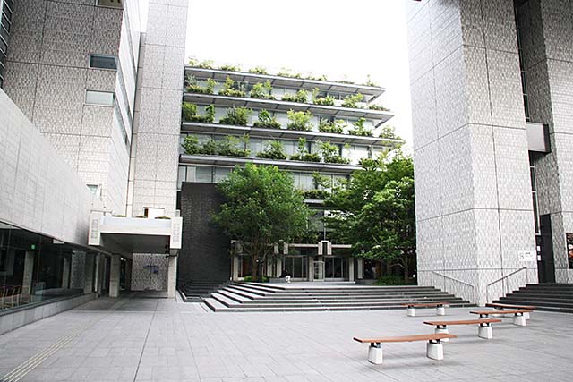 会場は山陽新聞社本社ビルの1Fにある「さん太ホール」です。
