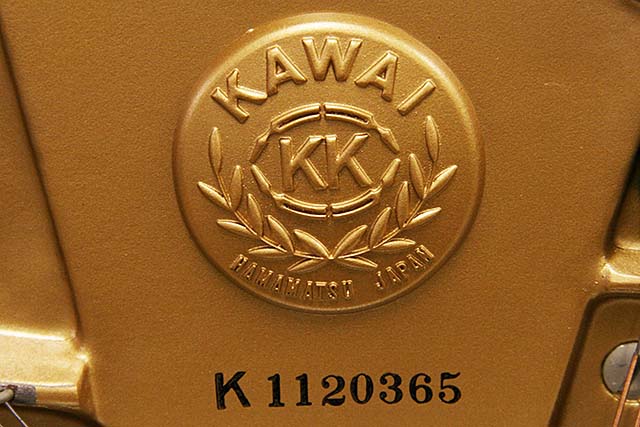 KAWAIの商標と製造番号