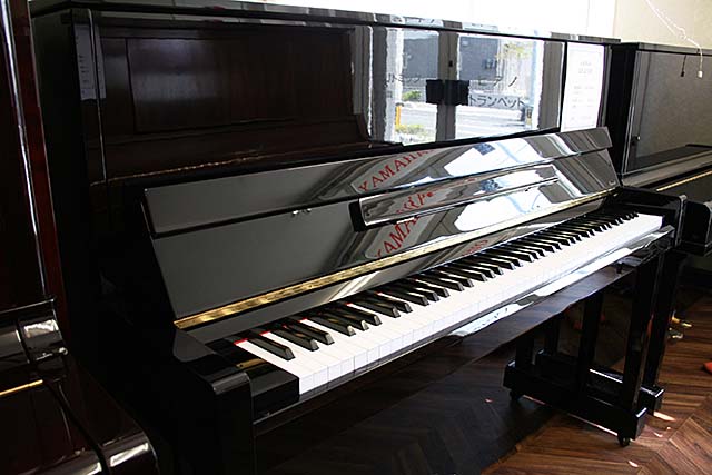入門向けのカワイピアノ、平成にって製造されたモデルです。