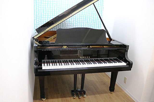 中古グランドピアノ YAMAHA G2 奥行き169cｍ 製造1970年 - 鍵盤楽器 